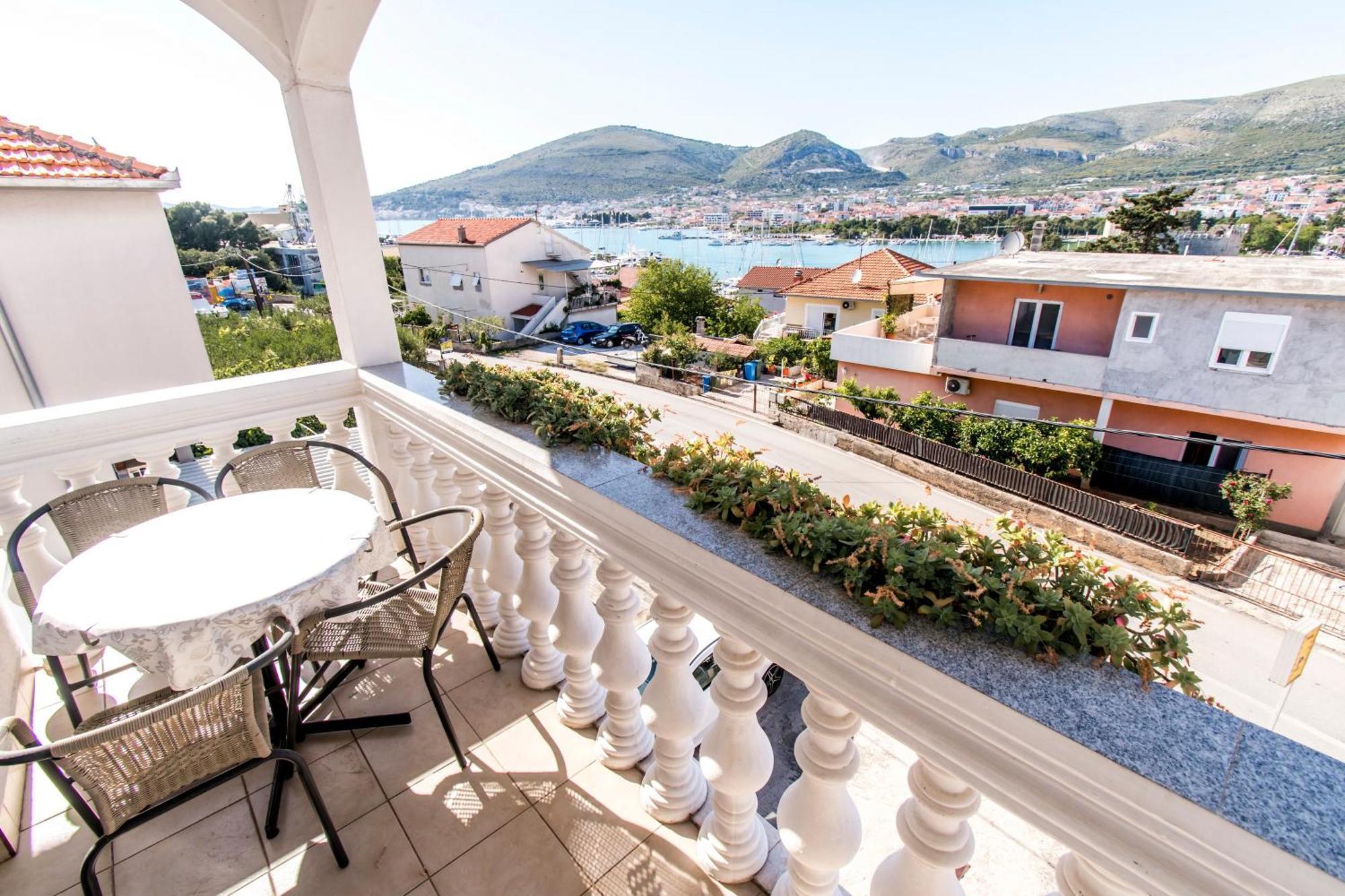 Apartments Curic Trogir Eksteriør billede
